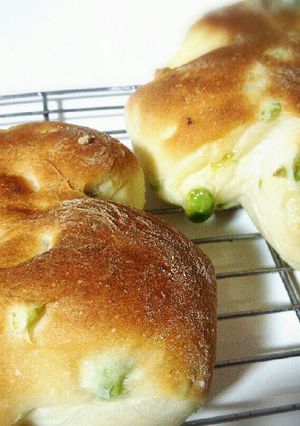枝豆とﾁｰｽﾞのふわふわﾊﾟﾝ-レシピのメイン写真