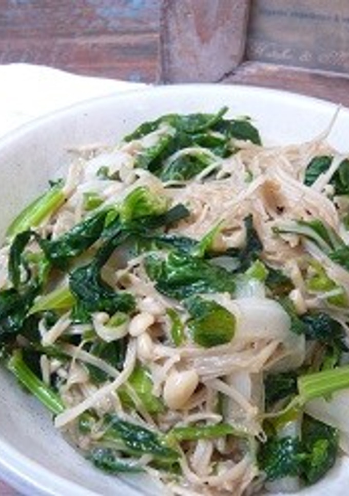 エノキとセロリの葉と新玉ねぎの炒め物-レシピのメイン写真