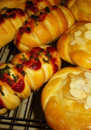 朝手軽に焼き立ての成形パンが食べらます-レシピのメイン写真