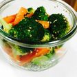 ブロッコリーとにんじんの白だし酢胡麻和え