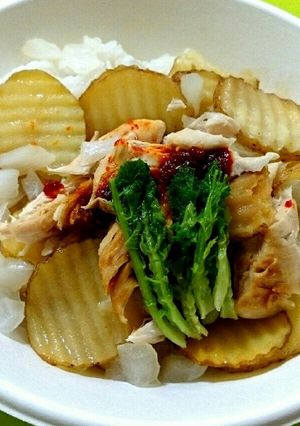 レンジで簡単❗ピリ辛鶏肉とポテト炒め風丼-レシピのメイン写真