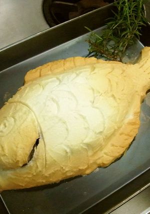ハーブを詰めて焼く鯛の塩釜焼き☆-レシピのメイン写真