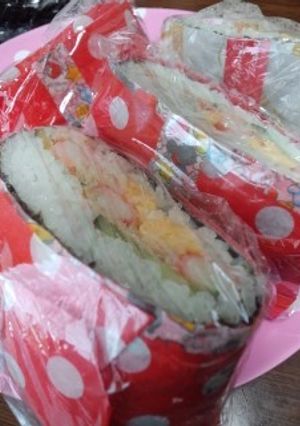 おにぎらず　ワックスペーパー巻き-レシピのメイン写真