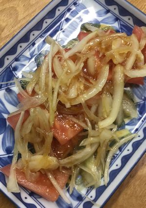 新玉ねぎとトマトの玉ねぎドレッシングかけ-レシピのメイン写真