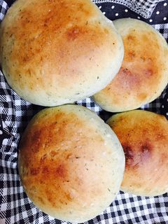 天然ヨモギでヨモギパン-レシピのメイン写真