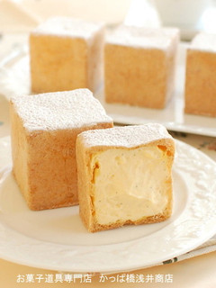 プチキューブ型で四角いシュークリーム-レシピのメイン写真