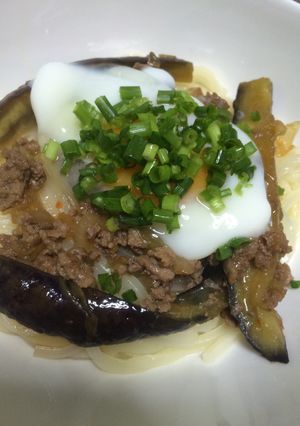 冷凍うどんで！ピリ辛温玉汁なしうどん-レシピのメイン写真