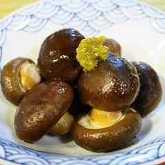 รูปของ 椎茸の酒蒸し柚子胡椒添え
