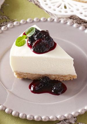 レアチーズケーキたっぷりベリー添え-レシピのメイン写真