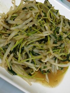 豆苗とモヤシの梅炒め-レシピのメイン写真