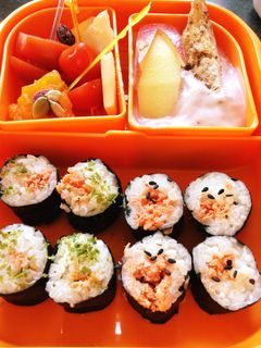 簡単 お弁当に!鮭フレーク細巻き寿司-レシピのメイン写真
