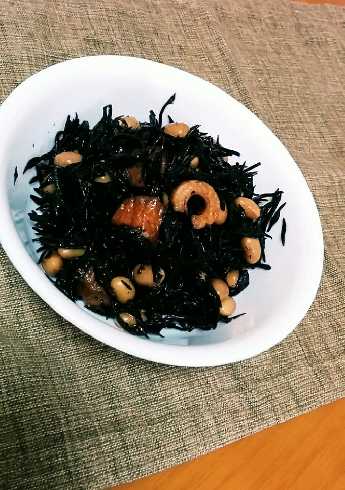 めんつゆで失敗なし♪ひじきとちくわの煮物-レシピのメイン写真