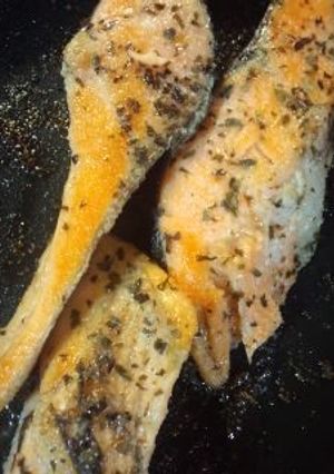 手抜き！鮭のガーリックバジル焼き-レシピのメイン写真