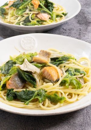 鮭と春キャベツ舞茸の和風スープパスタ-レシピのメイン写真