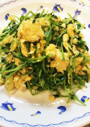 ピンチな時の一品☆豆苗と卵の彩り炒め-レシピのメイン写真