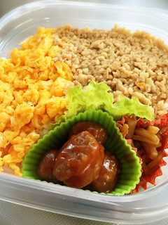 生姜焼きのタレで簡単鶏そぼろ弁当-レシピのメイン写真