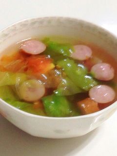 レタスとトマトとソーセージのスープ-レシピのメイン写真