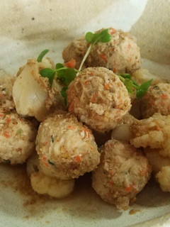 鶏つくねとカリフラワーの胡麻和え-レシピのメイン写真