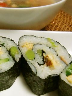 母の日、塩ゆでグリンピースで海苔巻きを♪-レシピのメイン写真