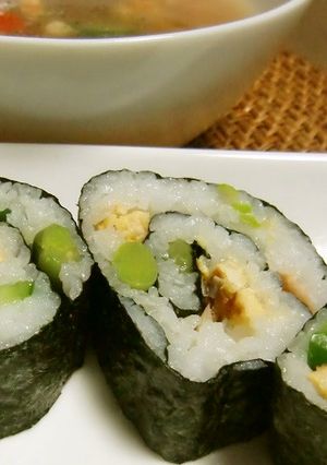 母の日、塩ゆでグリンピースで海苔巻きを♪-レシピのメイン写真
