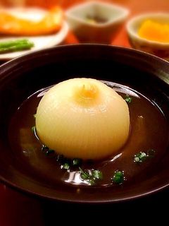 おしゃれな新玉葱丸ごとスープ煮-レシピのメイン写真