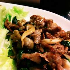 รูปของ 簡単！牛肉とシメジとホウレン草の炒め物！
