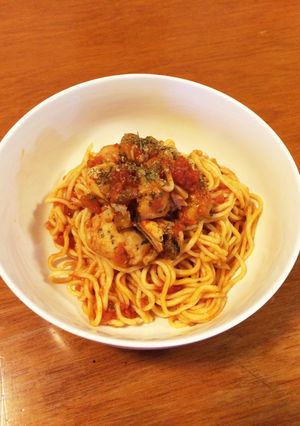 簡単魚介類のトマトソースの手打ちパスタ-レシピのメイン写真