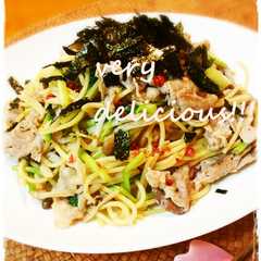 รูปของ 白だしバター♬豚肉と根三つ葉の簡単パスタ