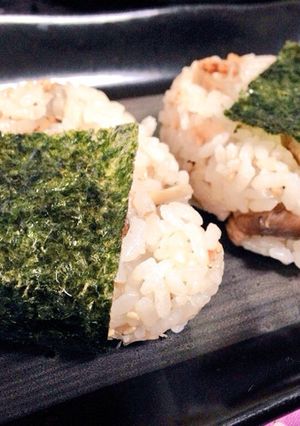 好みの炊き込みご飯de胡麻油おにぎり-レシピのメイン写真