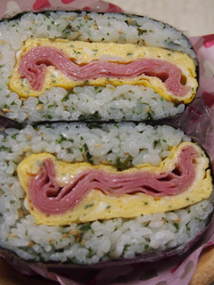 セリとパセリのたまご焼きごま油おにぎらず-レシピのメイン写真