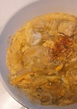 ズボラ女の新玉ねぎで親子丼-レシピのメイン写真