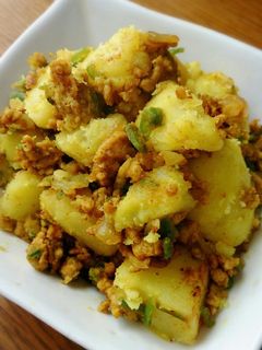 *じゃがいもとひき肉のカレー粉炒め*-レシピのメイン写真