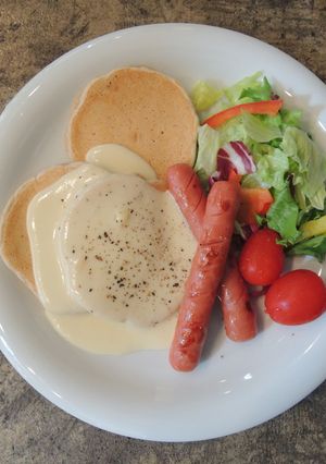 ソーセージ＆チーズソース　パンケーキ-レシピのメイン写真