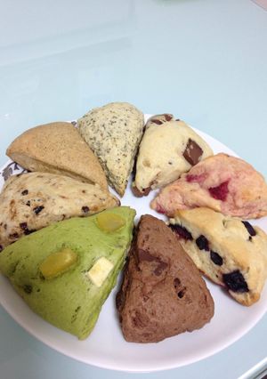 簡単スコーン 抹茶(栗・ホワイトチョコ)-レシピのメイン写真