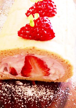 苺大好き！！苺づくしのロールケーキ♡-レシピのメイン写真