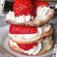 簡単*餃子の皮でいちごのミルフィーユ*