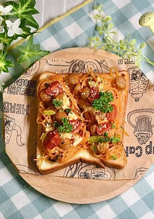 豚ひき肉とウインナーのパスタトースト-レシピのメイン写真