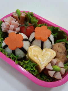 簡単♬お弁当に♬お花のおにぎり♬-レシピのメイン写真