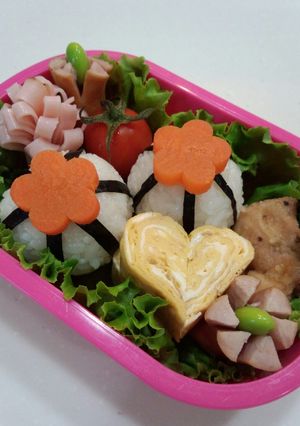 簡単♬お弁当に♬お花のおにぎり♬-レシピのメイン写真