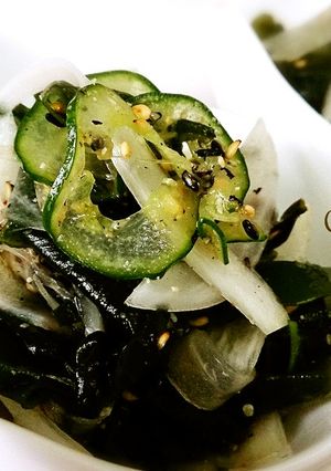 無塩料理☆わかめと新玉ねぎの酢の物-レシピのメイン写真