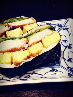 ぶりの照り焼きとだし巻き卵のおにぎらず-レシピのメイン写真