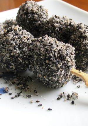 黒ごまだんご 〗 by ﾋﾟｰさんのﾟｰﾟﾟ 【クックパッド】 簡単おいしい