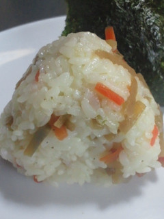 お弁当朝食に♪混ぜ込みきんぴらおにぎり-レシピのメイン写真