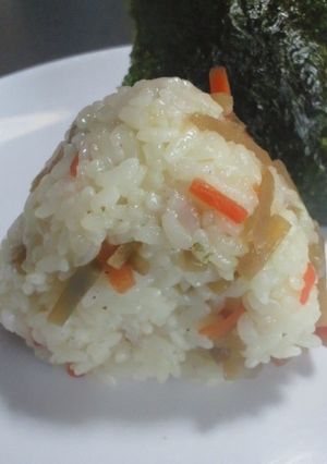 お弁当朝食に♪混ぜ込みきんぴらおにぎり-レシピのメイン写真