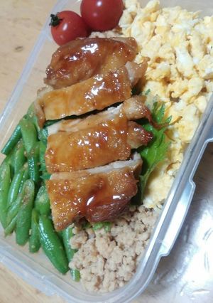 ☆３色丼鶏の照り焼きのせ☆お弁当0420-レシピのメイン写真