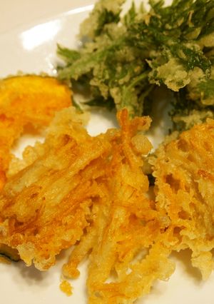 旬を味わう♡摘みたてよもぎとえのき天ぷら-レシピのメイン写真