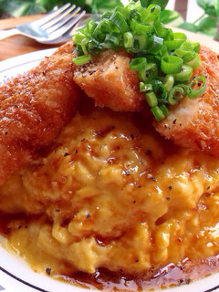 ささみカツ乗せ♡トロ照りチーズオムライス-レシピのメイン写真