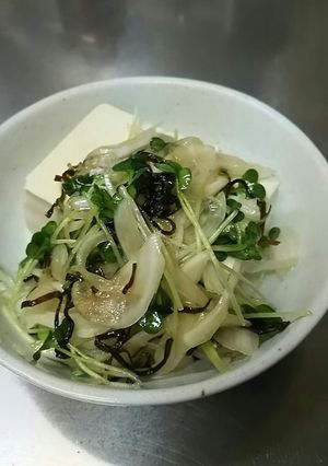 新玉と貝割れの塩昆布和え冷奴-レシピのメイン写真