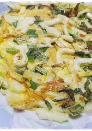 子どものおやつ　ニラチーズのうどんお焼き-レシピのメイン写真