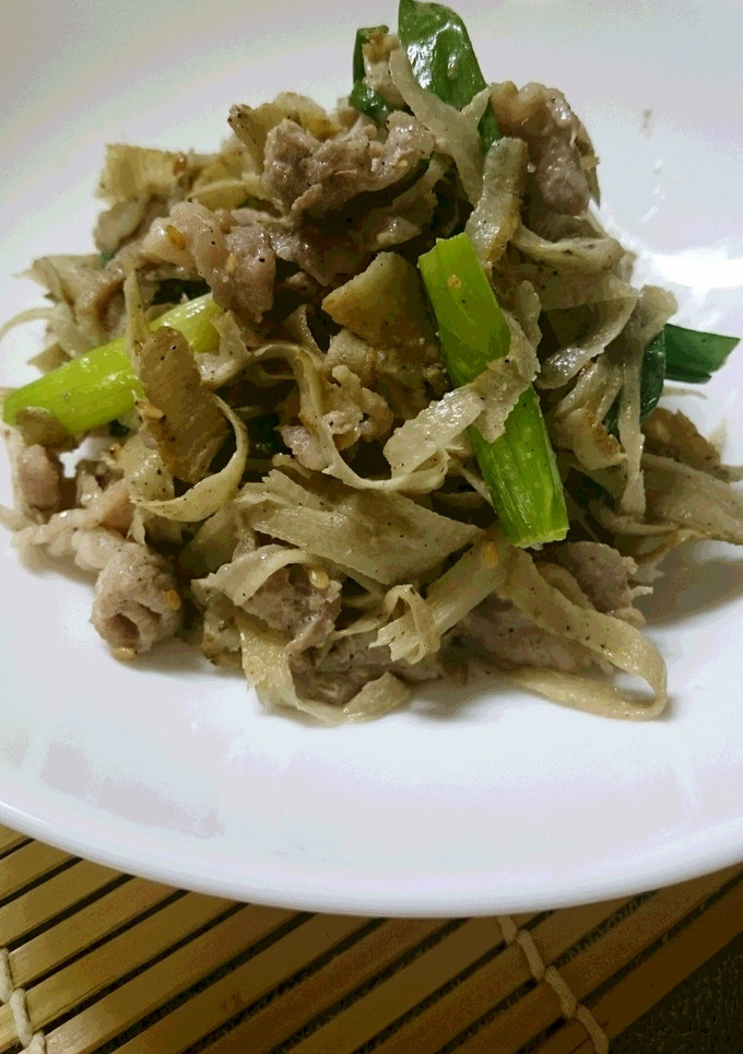 ごぼうと豚肉のＷごまドレッシング炒め-レシピのメイン写真